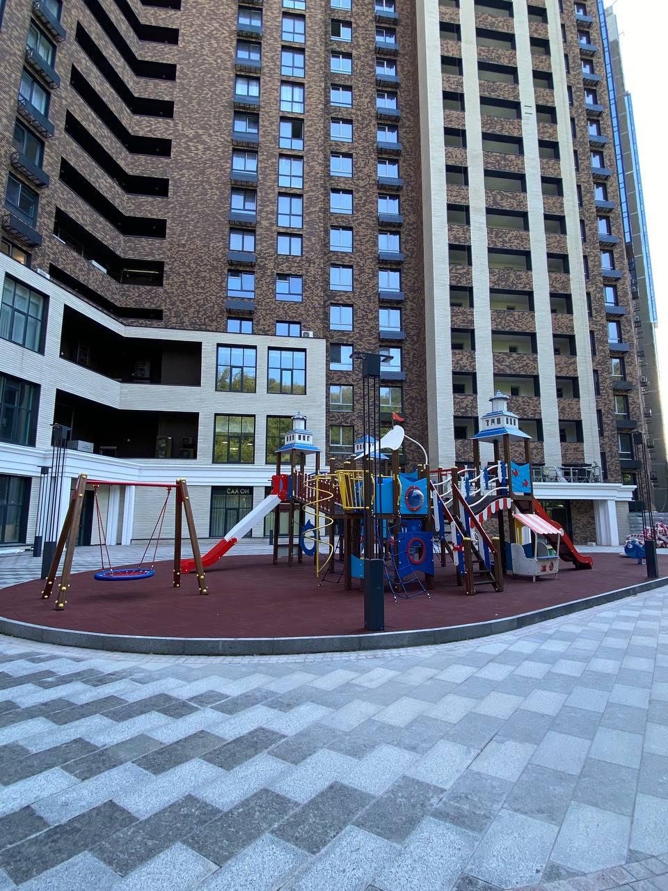 Удачный финиш для нового старта. В ЖК "OLYMPIC PARK" завершили строительство детской площадки